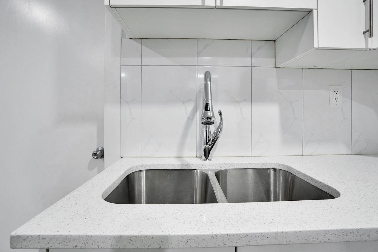 289 Ambleside Ave Nw - Photo 2 of 8