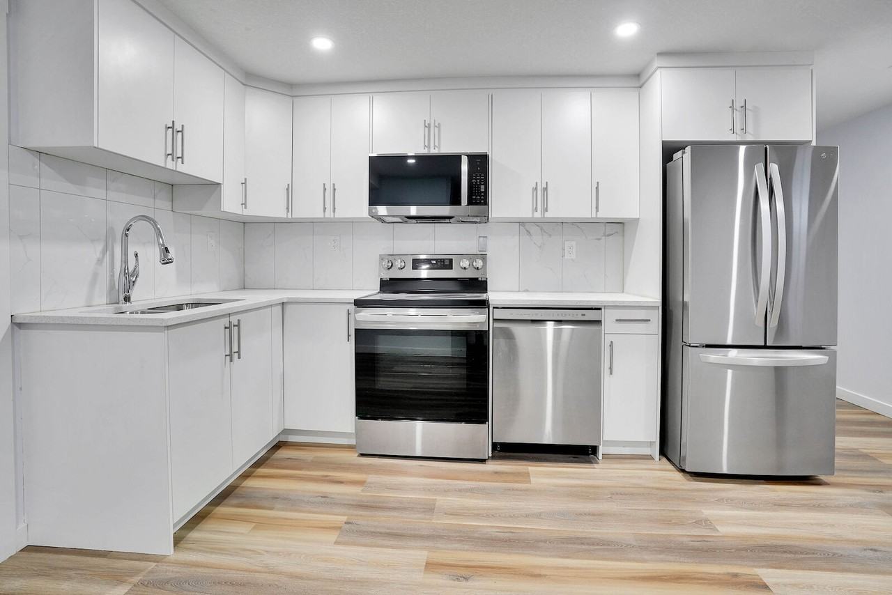 289 Ambleside Ave Nw - Photo 3 of 8