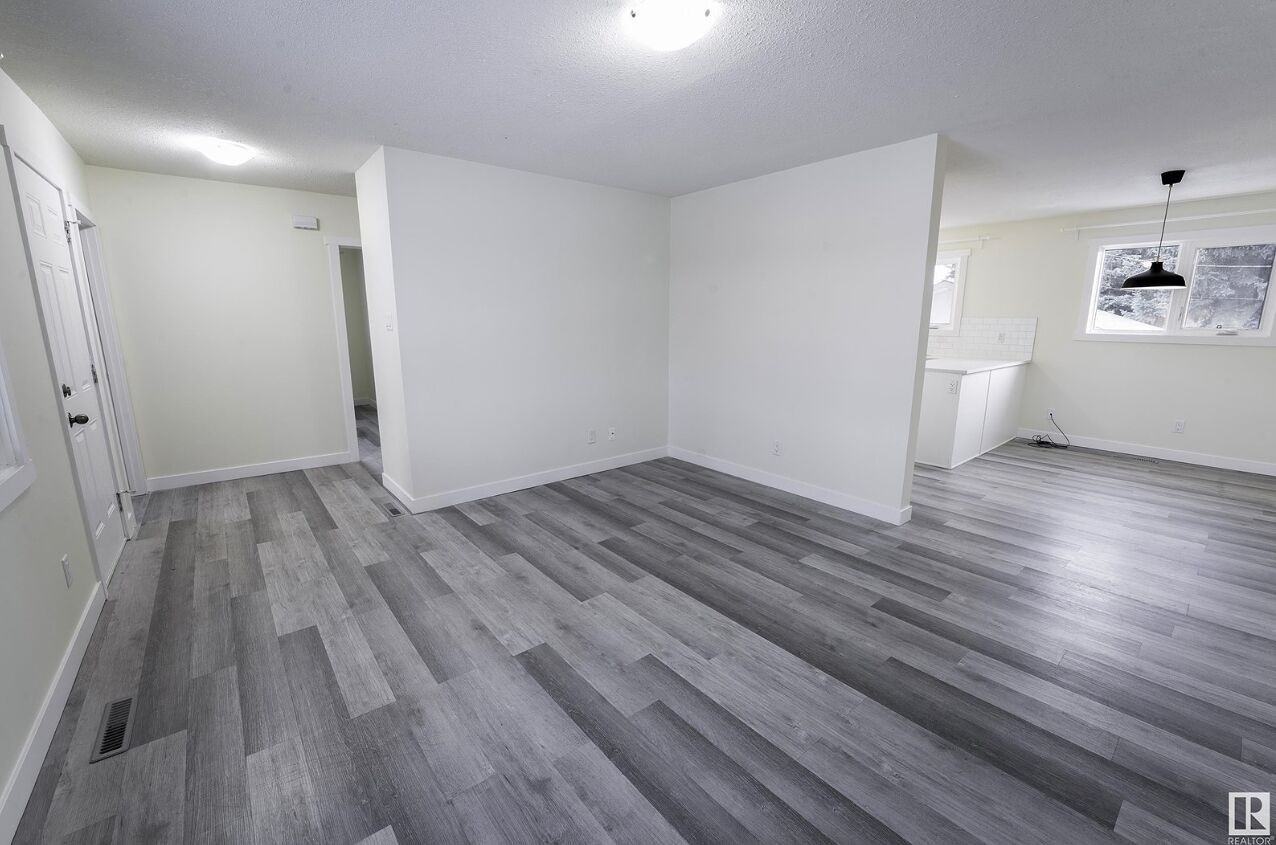 6727 136 Ave Nw - Photo 3 of 19