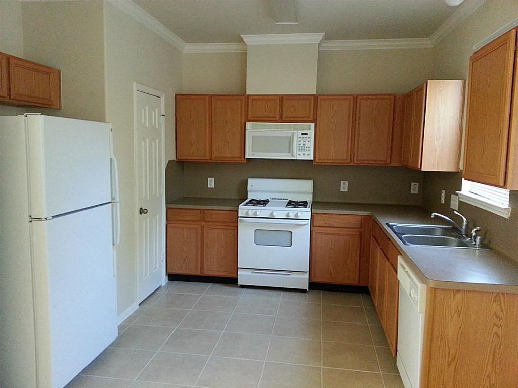 16618 Pademelon Dr - Photo 3 of 9