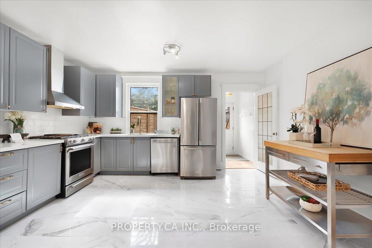 44 Beach View Crescent - Photo 4 of 48