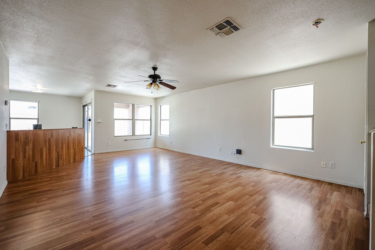 11816 W Rosewood Dr #1 - Photo 4 of 33
