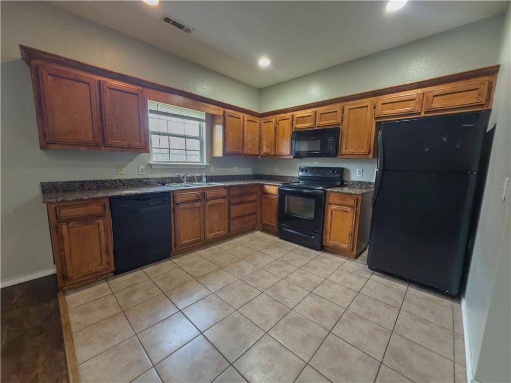 3207 Sw Amberwood Ave #2 - Photo 3 of 11