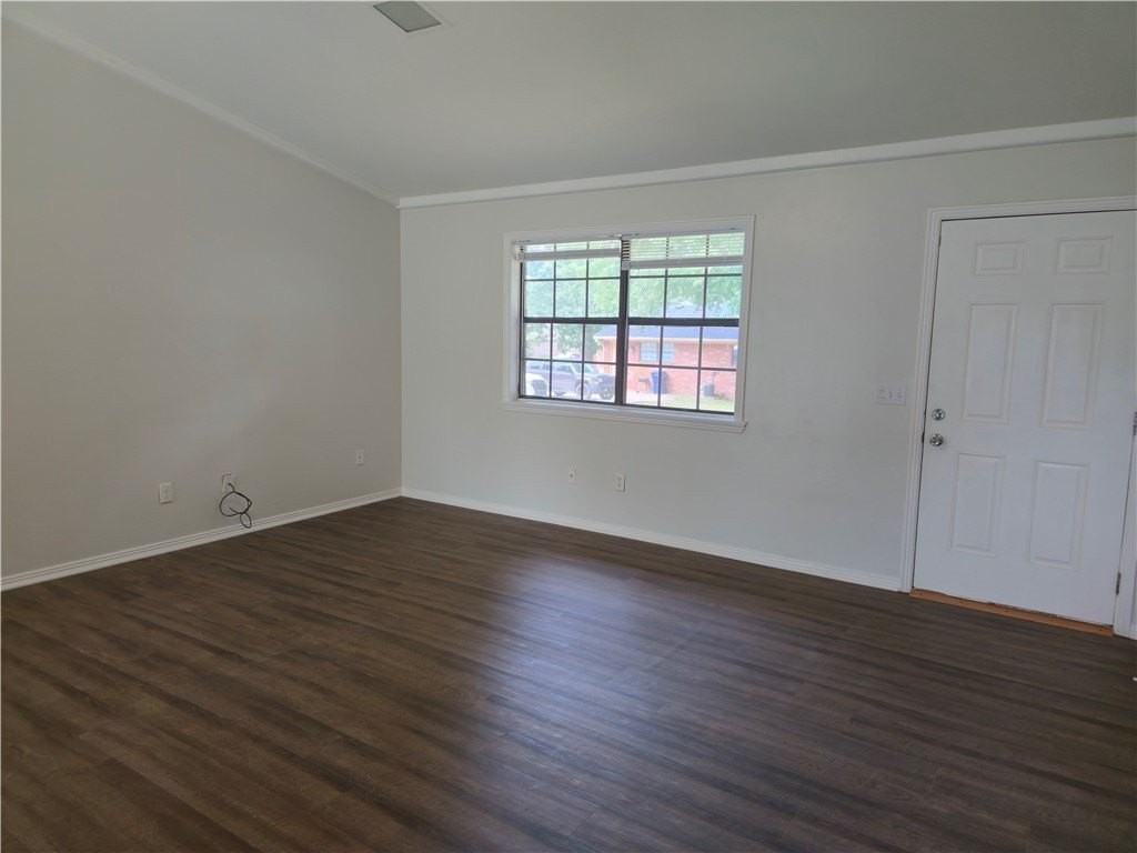215 S Carl St - Photo 2 of 11