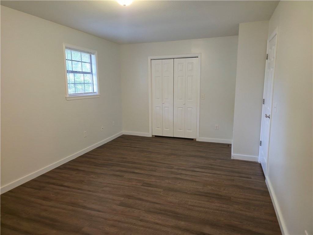 215 S Carl St - Photo 6 of 11
