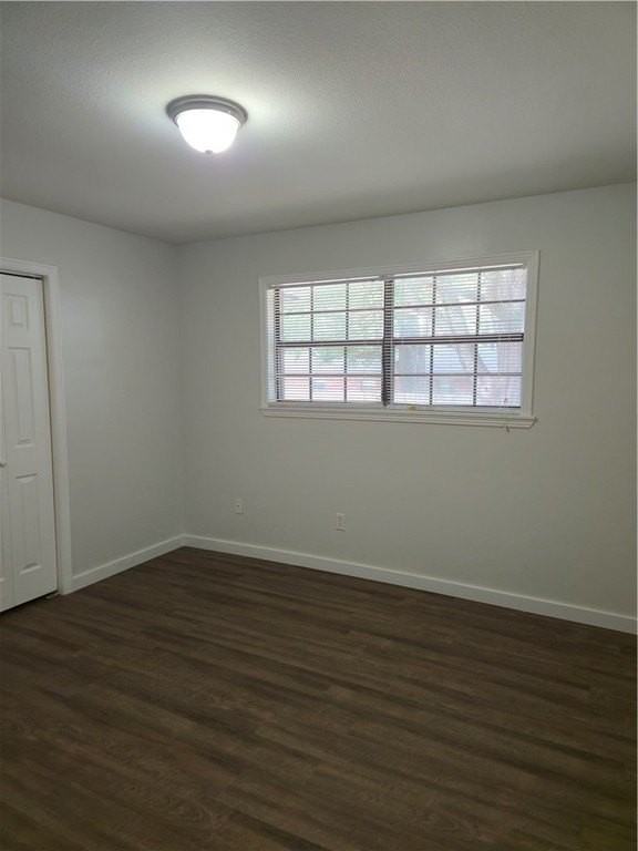 215 S Carl St - Photo 7 of 11