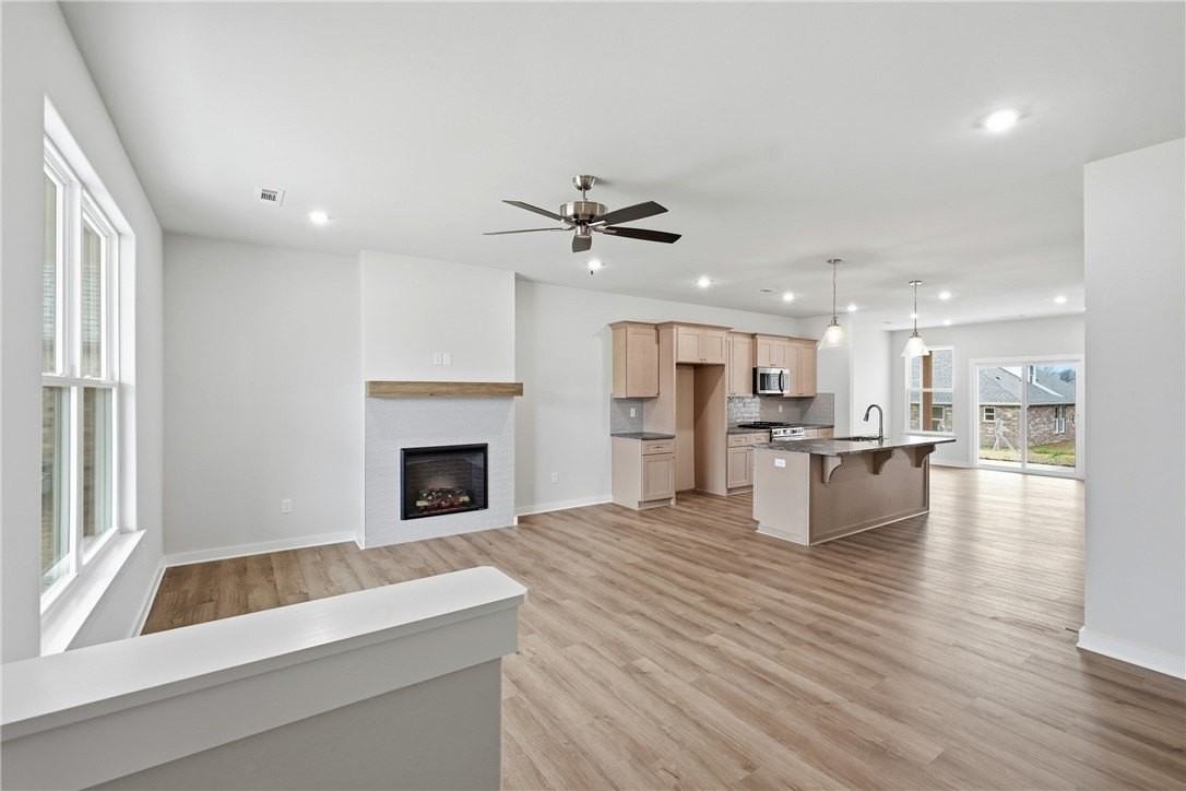 2306 N Presley St - Photo 5 of 30