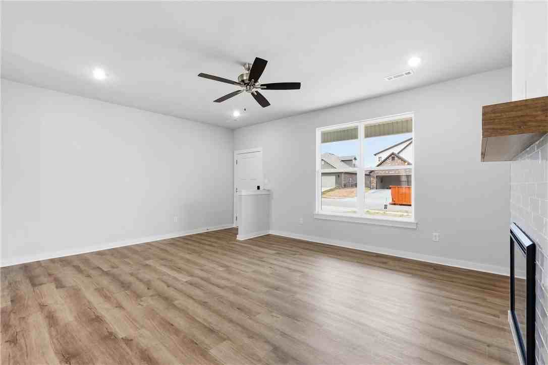 2306 N Presley St - Photo 7 of 30