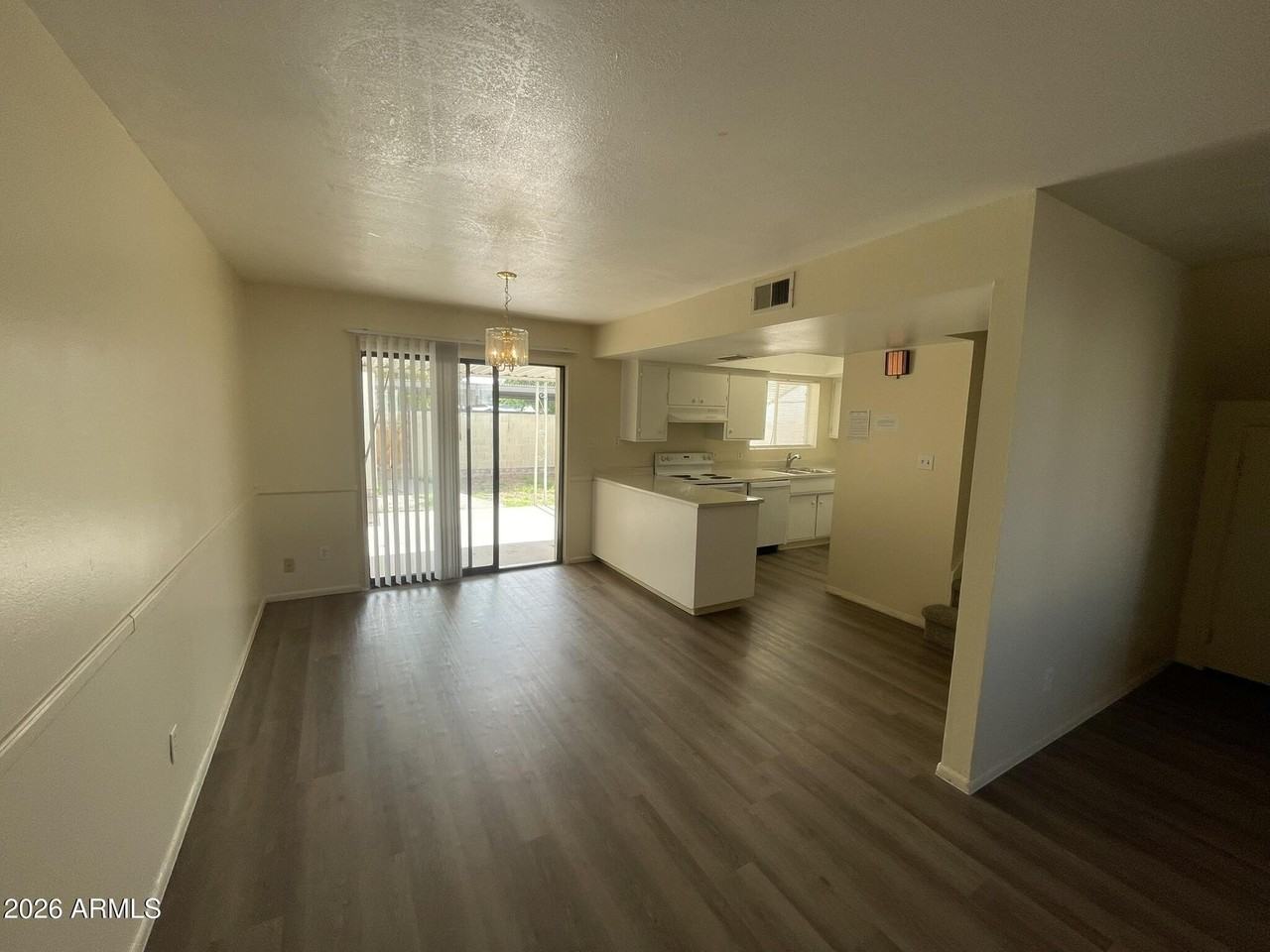 613 N Pioneer Cir - Photo 5 of 16