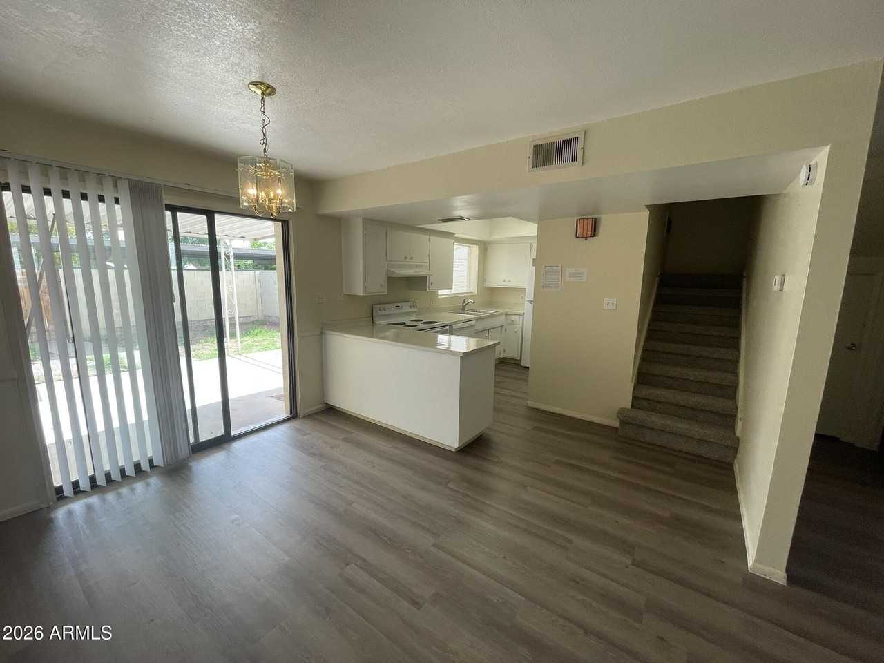 613 N Pioneer Cir - Photo 6 of 16