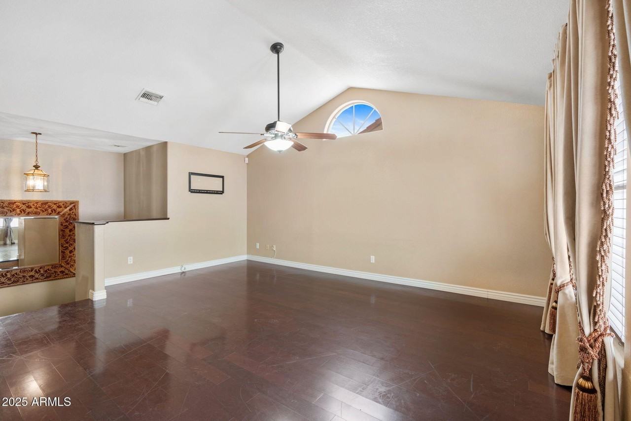 11972 N 112th St - Photo 5 of 30