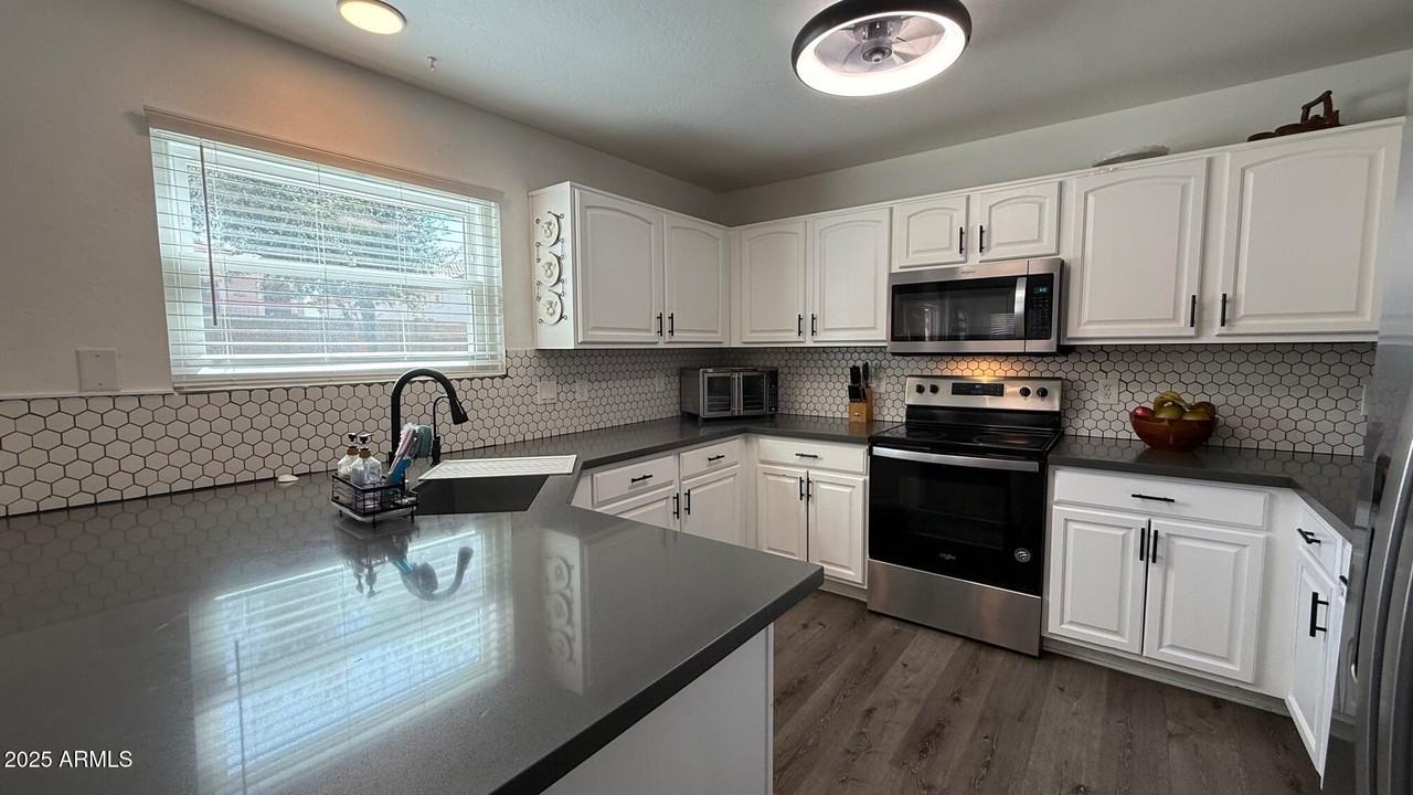 22461 W Woodlands Ave - Photo 5 of 32