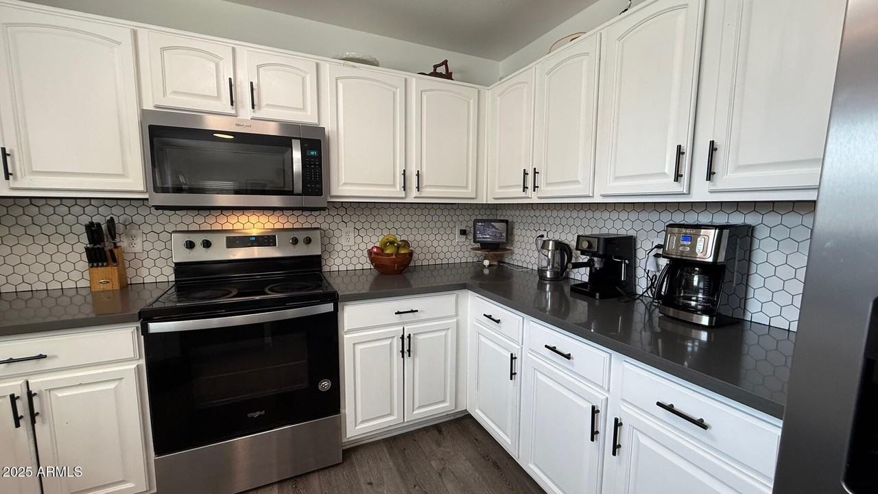 22461 W Woodlands Ave - Photo 6 of 32