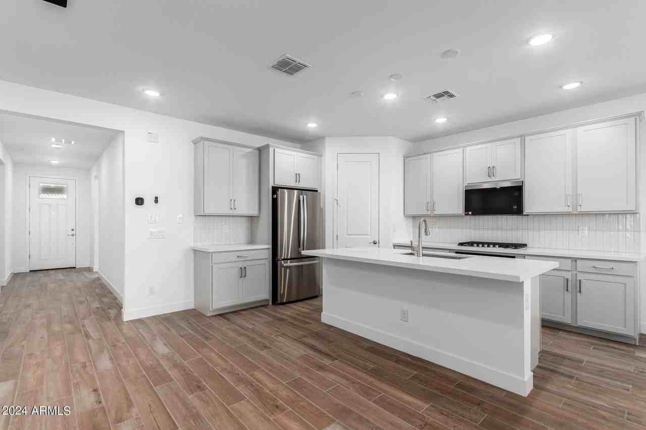 44312 N 44th Ln - Photo 7 of 38