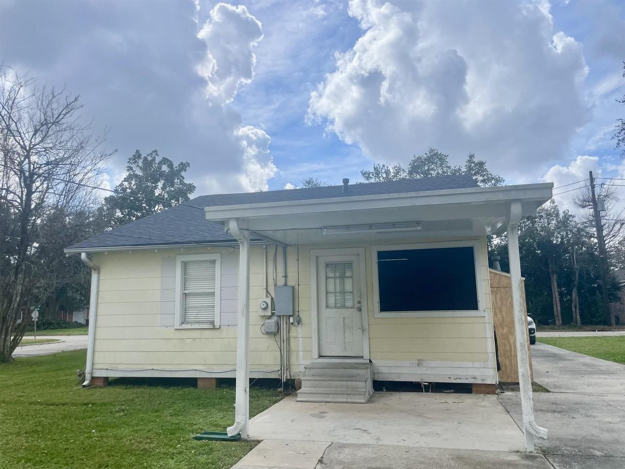 327 Morningside Dr - Photo 3 of 16