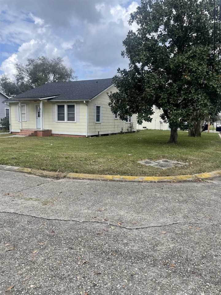327 Morningside Dr - Photo 4 of 16