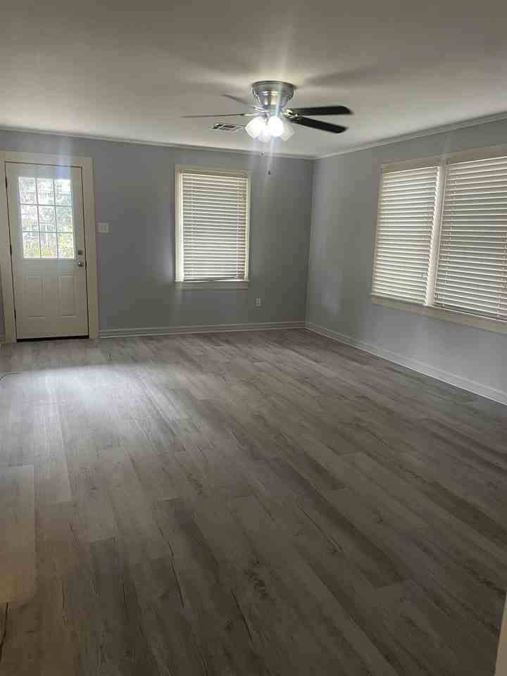 327 Morningside Dr - Photo 5 of 16