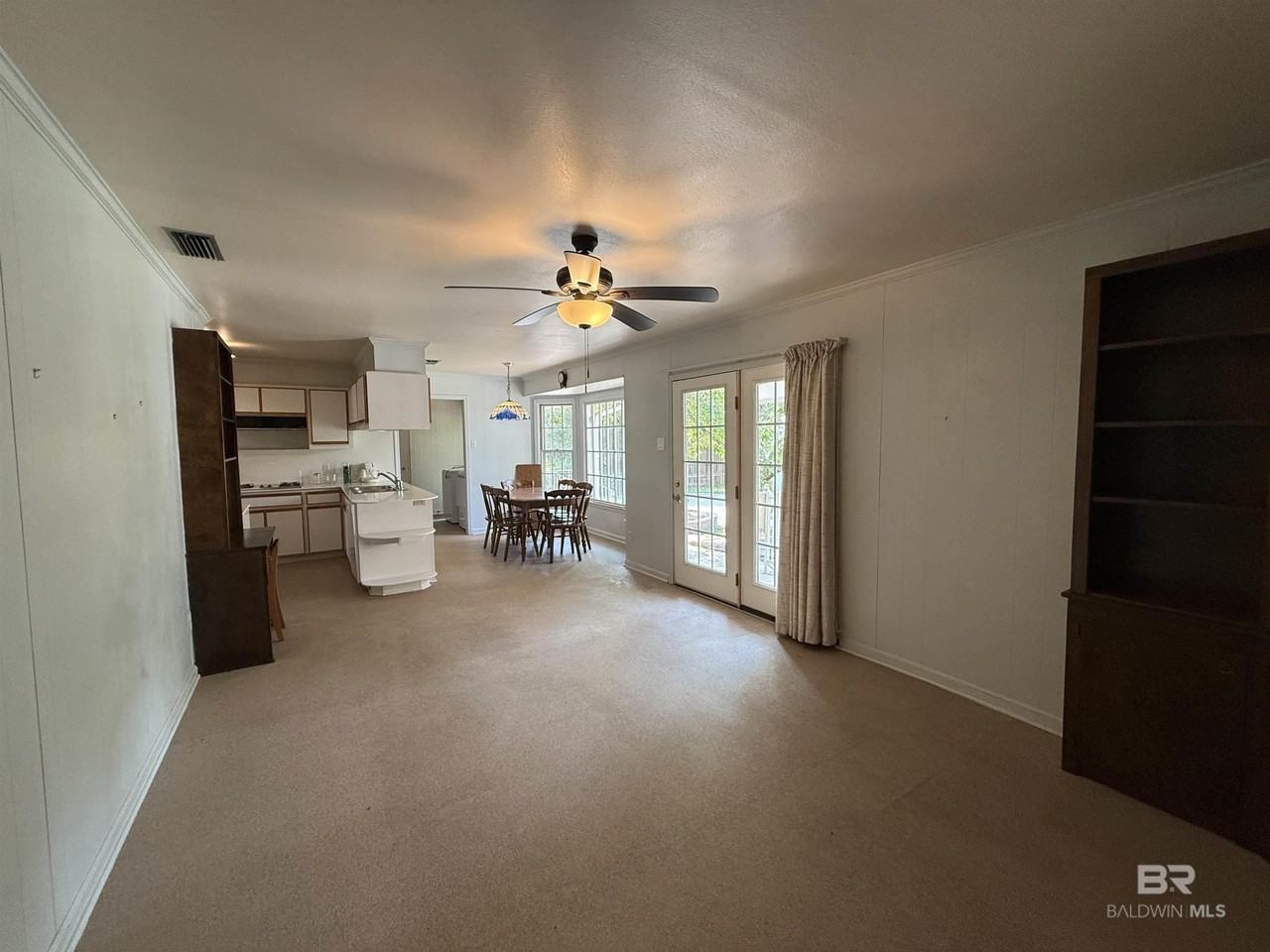 110 Patrician Dr - Photo 2 of 30