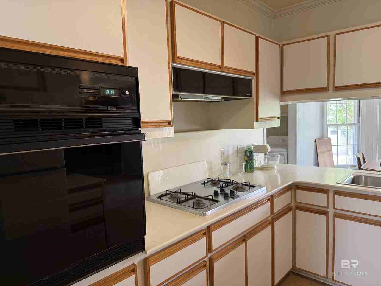 110 Patrician Dr - Photo 5 of 30