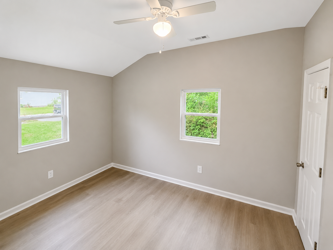 536 Leonard Rd - Photo 6 of 12