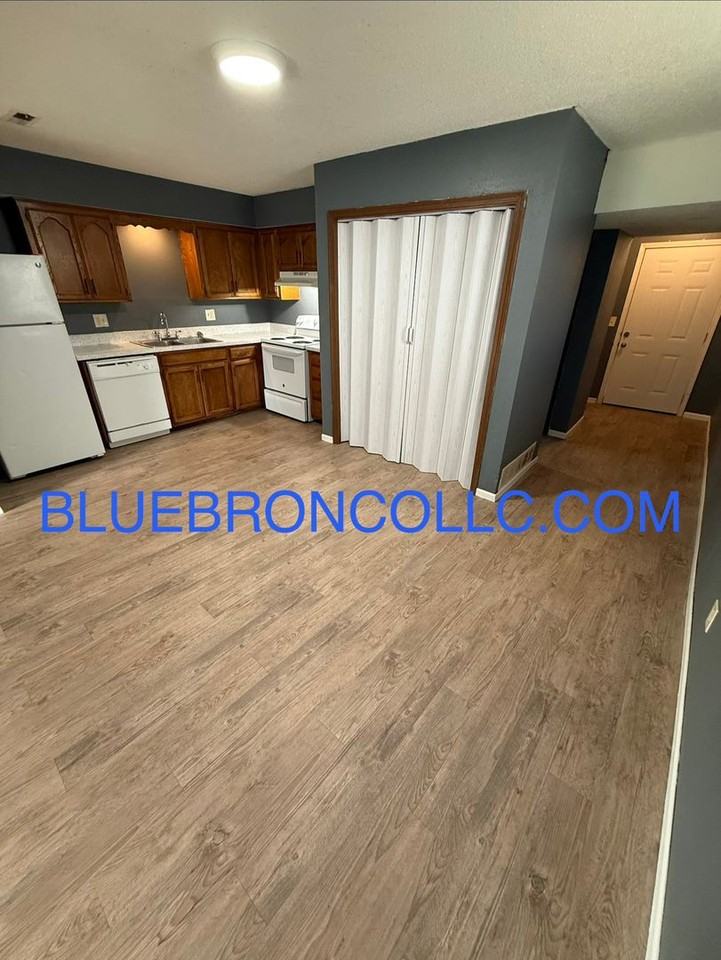141 Sw Oxford Pl - Photo 3 of 10