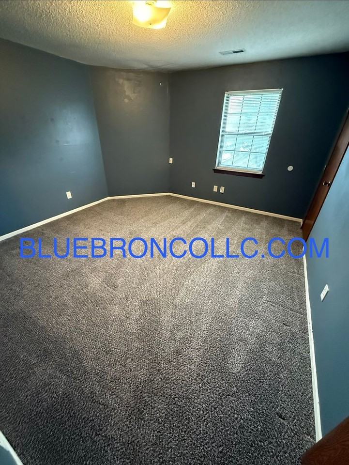 141 Sw Oxford Pl - Photo 6 of 10