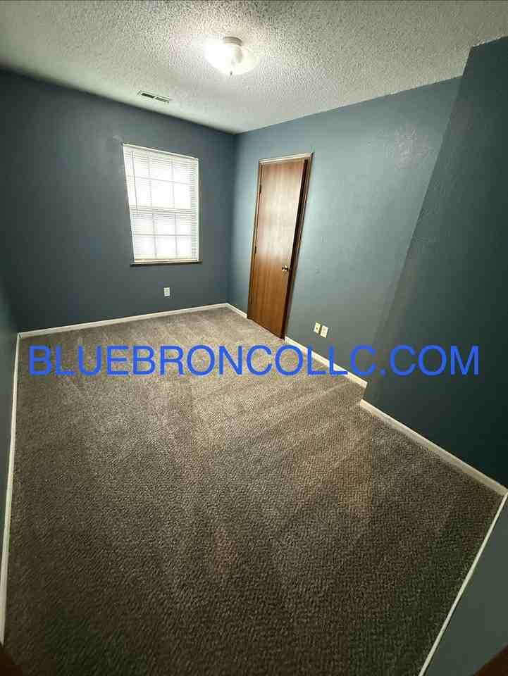 141 Sw Oxford Pl - Photo 7 of 10