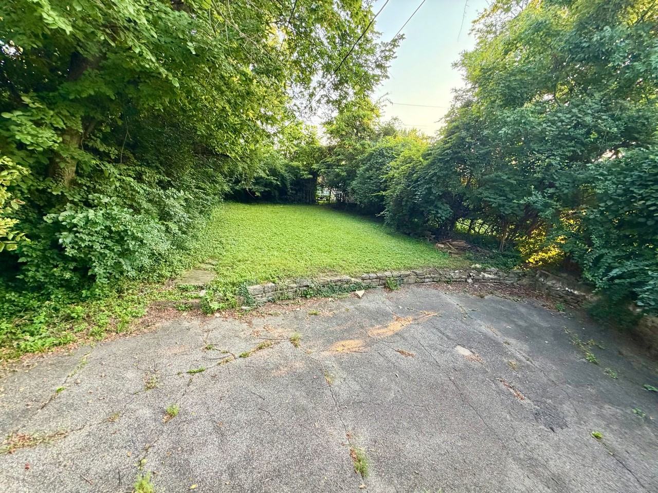 1750 Avonlea Ave - Photo 2 of 11