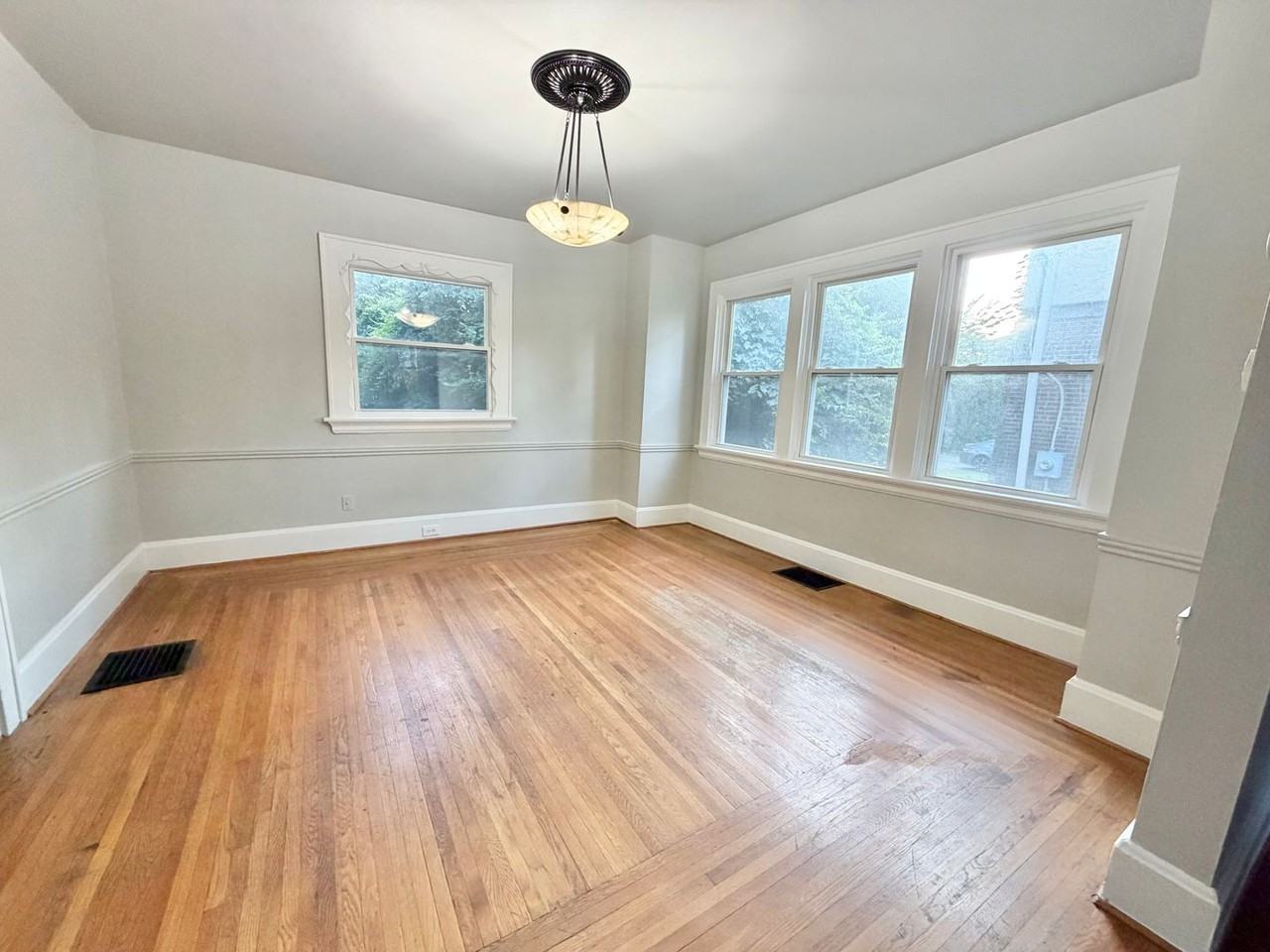 1750 Avonlea Ave - Photo 5 of 11