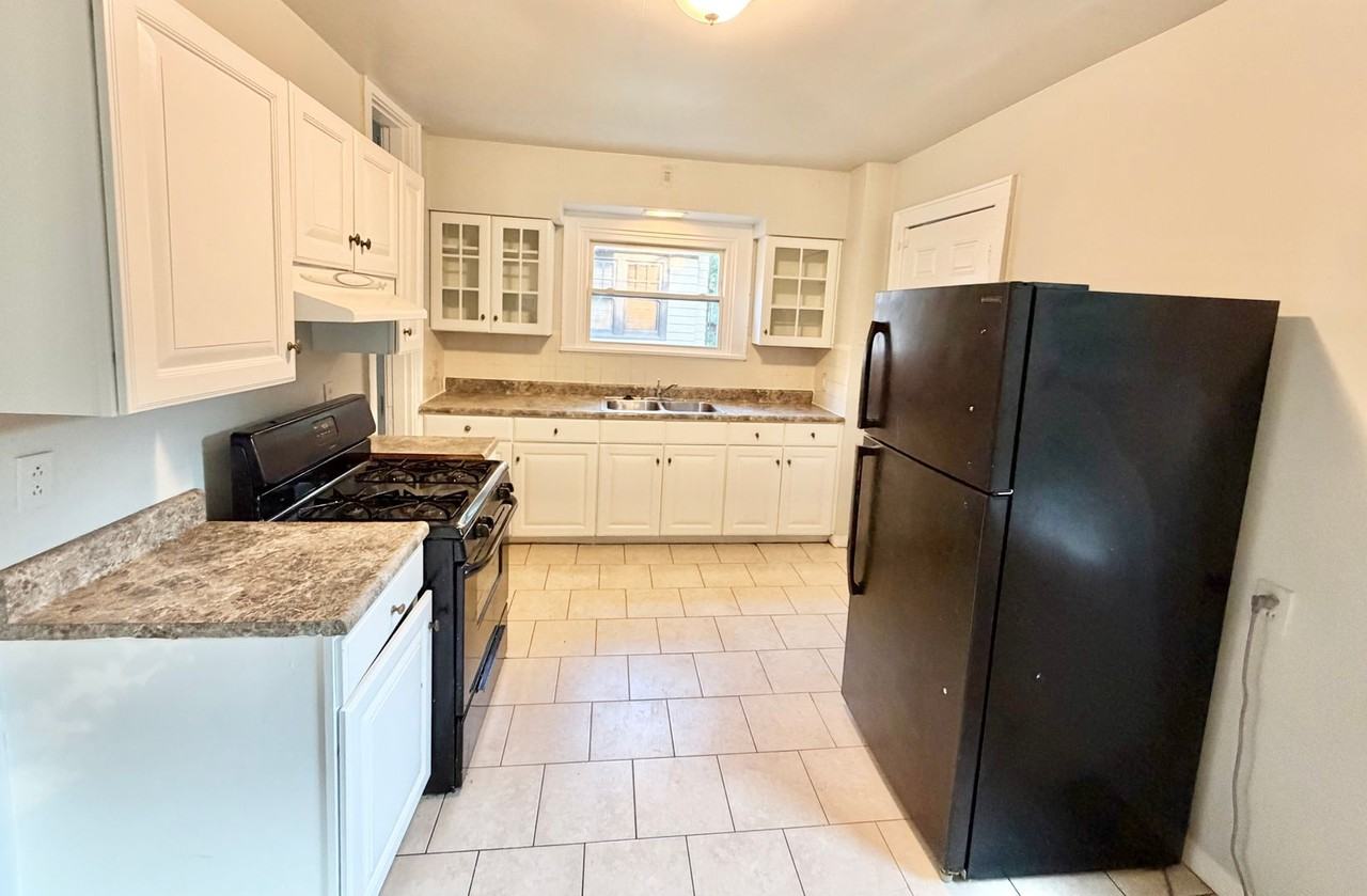 1750 Avonlea Ave - Photo 6 of 11