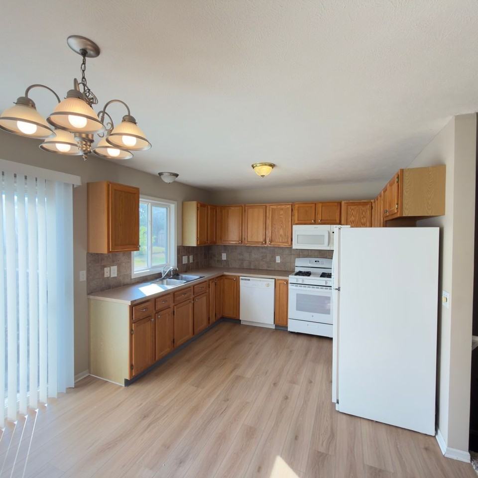 4441 Hillrise Ct Ne - Photo 4 of 19