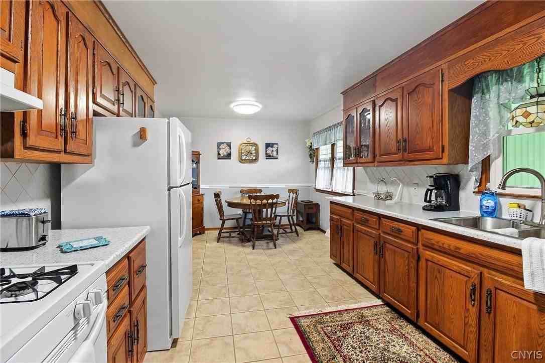 118 West St - Photo 4 of 31