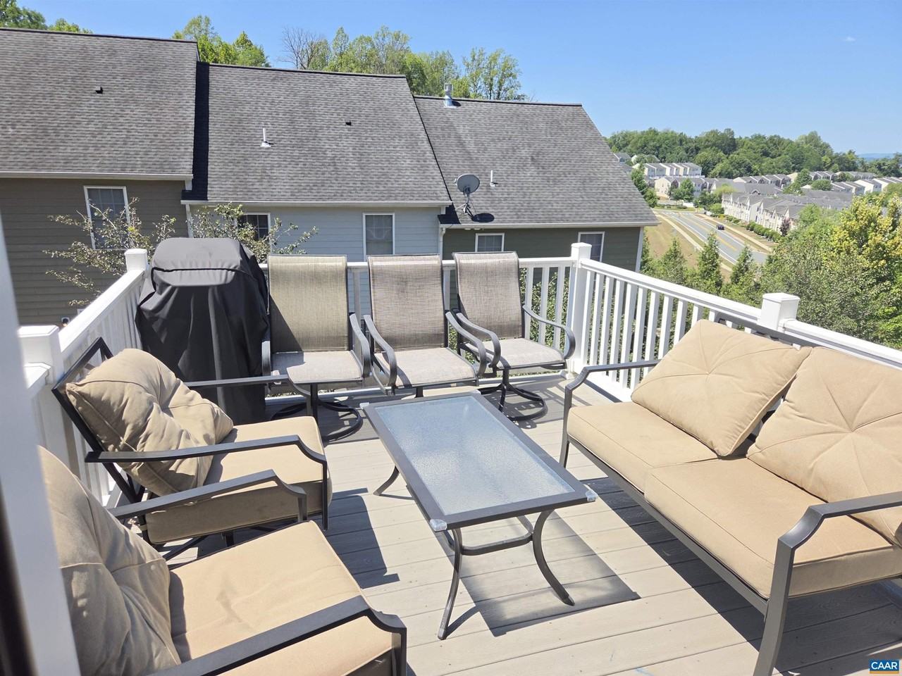 2441 Winthrop Dr - Photo 5 of 29