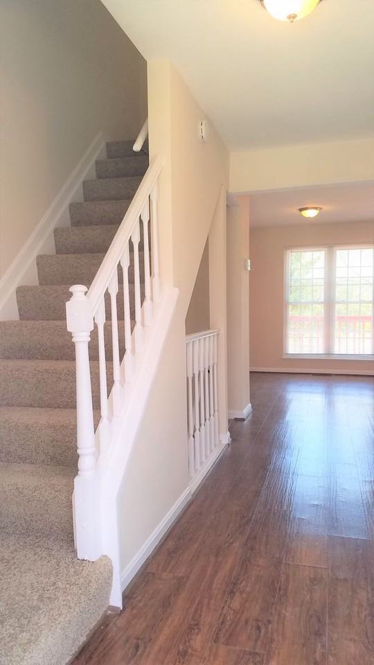1669 Colonial Way - Photo 3 of 32