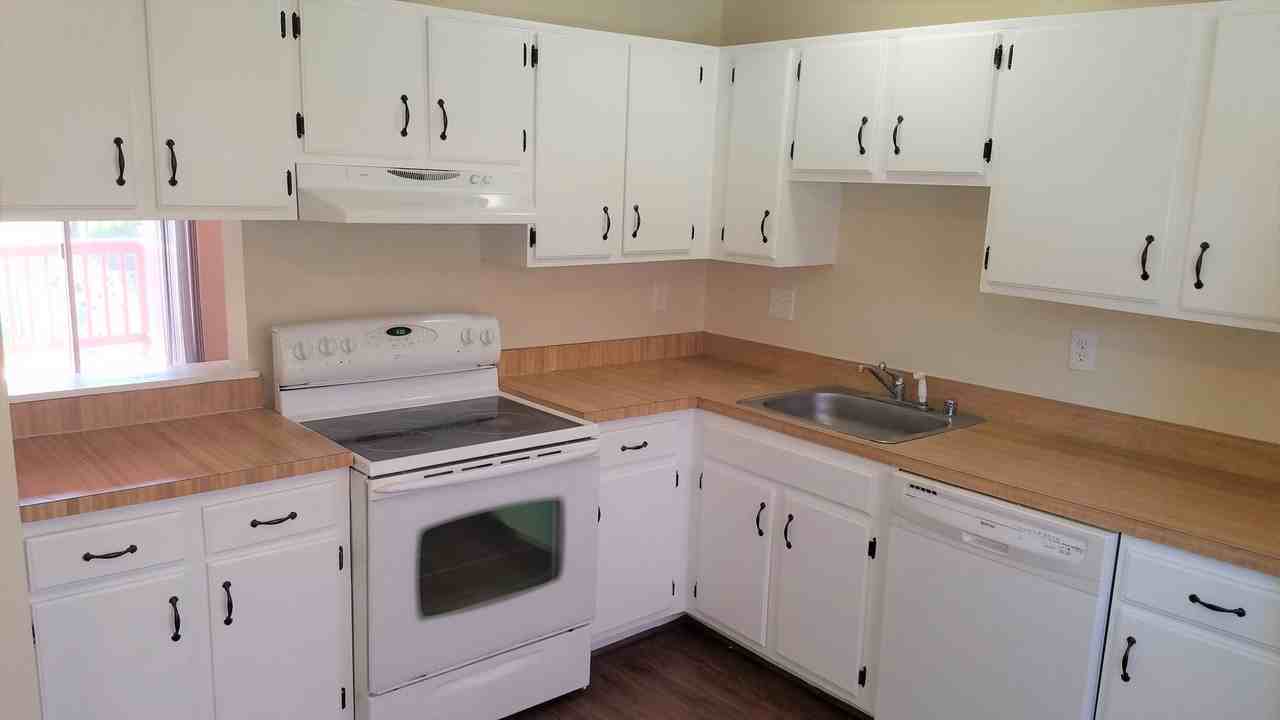 1669 Colonial Way - Photo 5 of 32