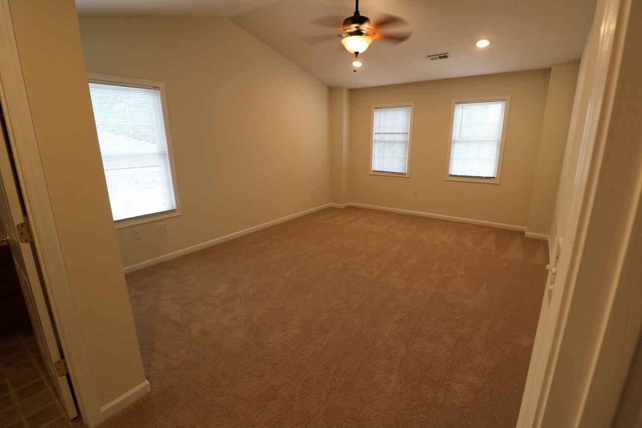 305 S Clifton Ave - Photo 5 of 10