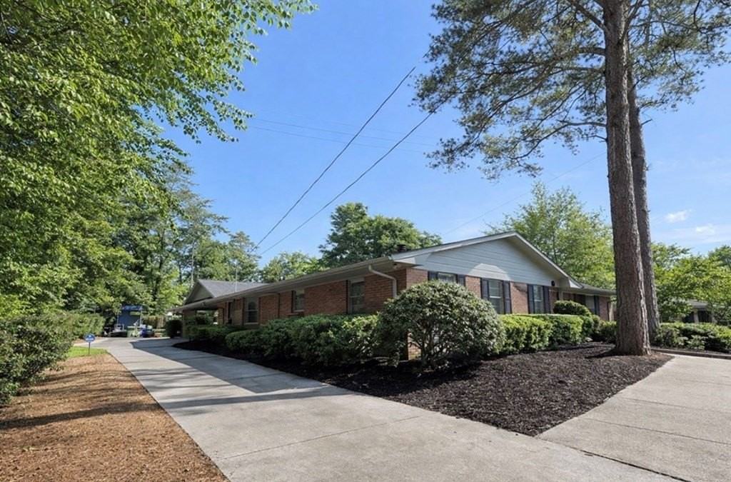 3827 Arrel Dr - Photo 2 of 40