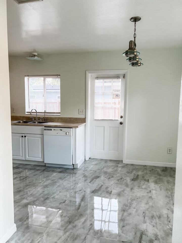 1300 Bennett Rd - Photo 5 of 37