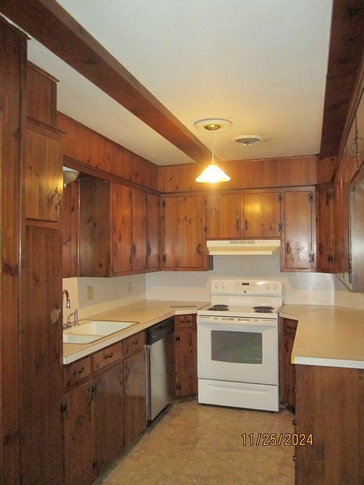3402 W 10th St - Photo 5 of 12