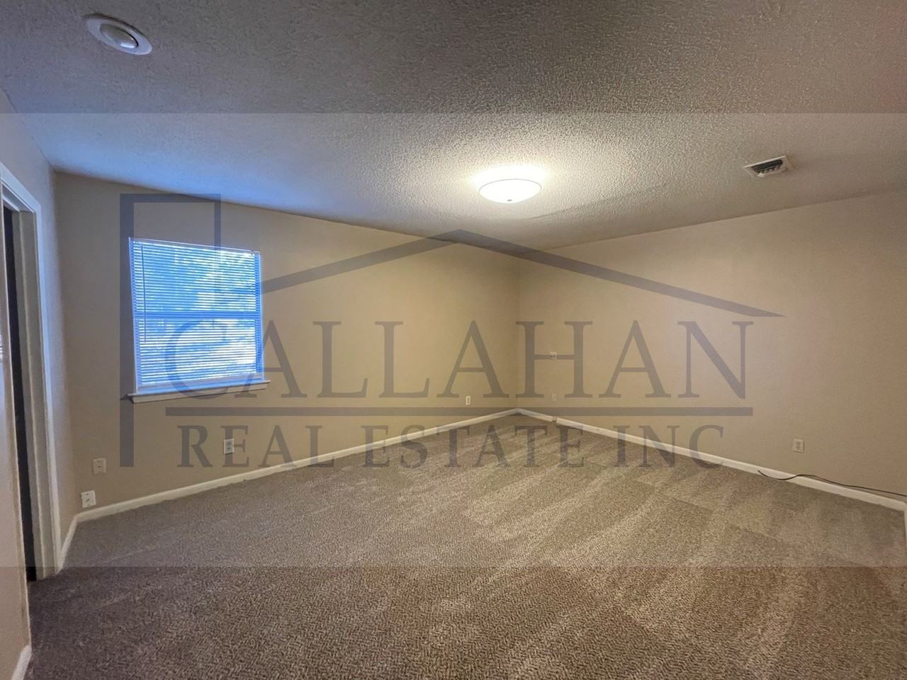 8213 Easy St - Photo 3 of 17