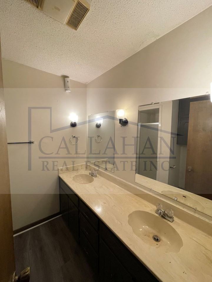 8213 Easy St - Photo 4 of 17