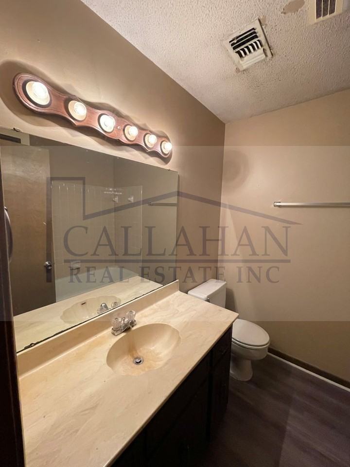 8213 Easy St - Photo 6 of 17