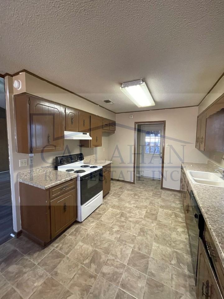 8213 Easy St - Photo 2 of 17