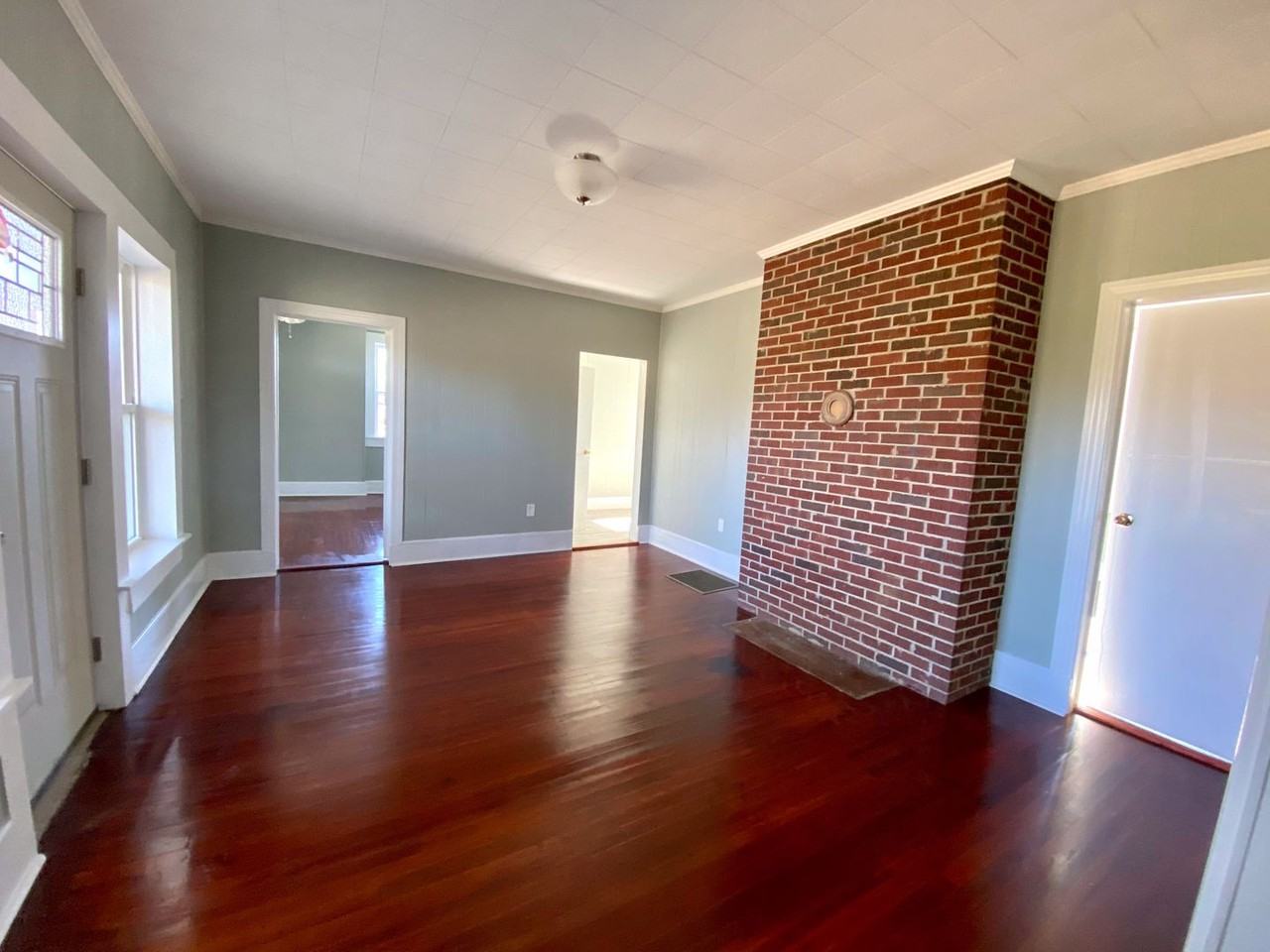 18 Sirrine St - Photo 3 of 37