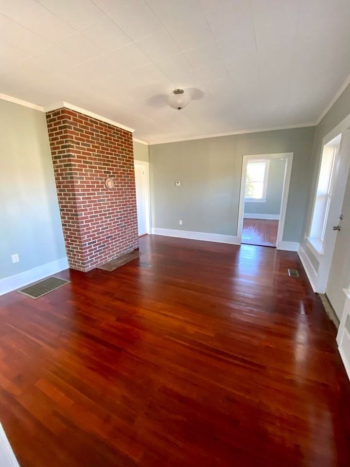 18 Sirrine St - Photo 4 of 37