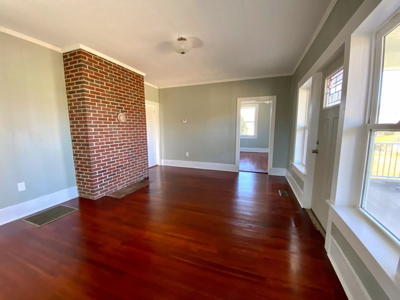 18 Sirrine St - Photo 5 of 37