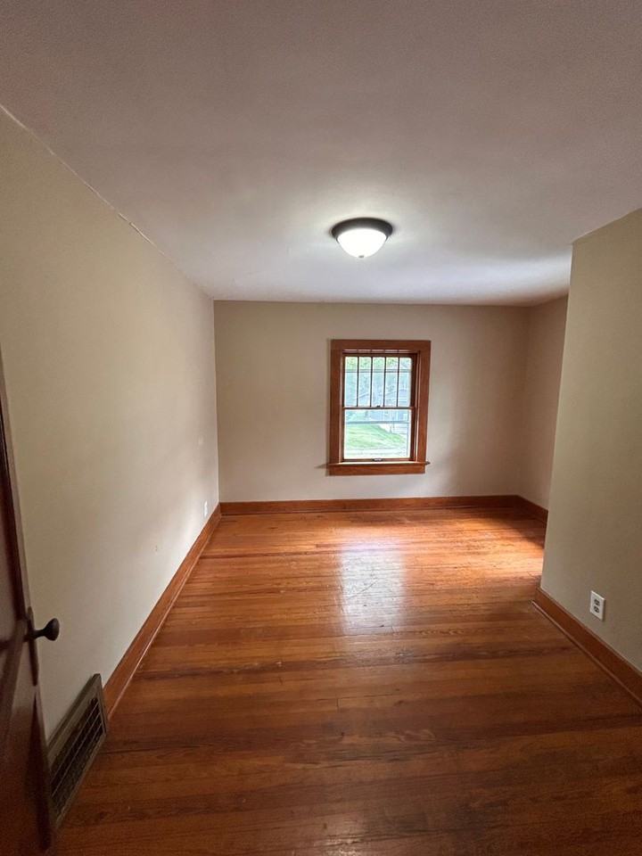 3708 Weisser Park Ave - Photo 6 of 8