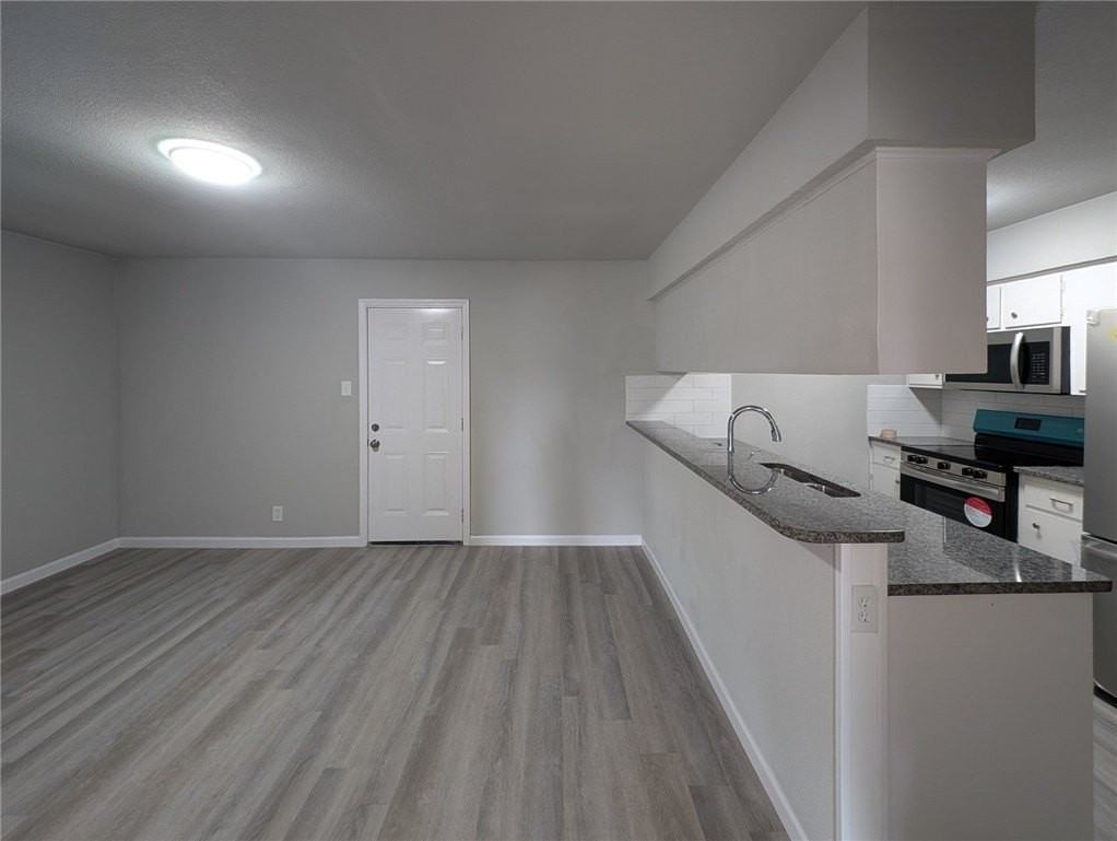 3153 Baybrook Dr - Photo 3 of 16