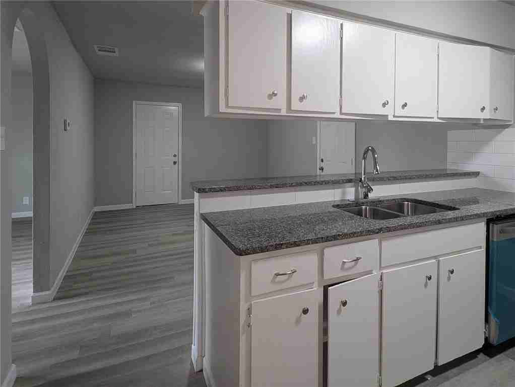 3153 Baybrook Dr - Photo 5 of 16