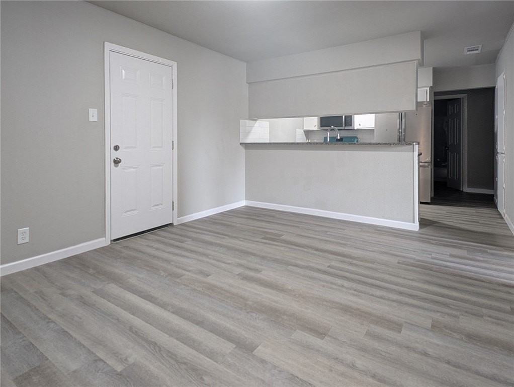 3153 Baybrook Dr - Photo 6 of 16